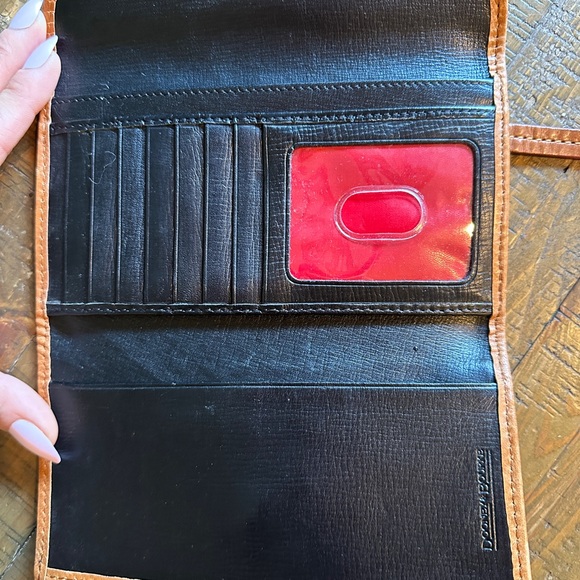 Vintage Dooney and Bourke wallet - Picture 3 of 4